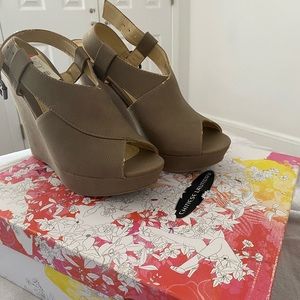 Chinese Landry gray wedges!